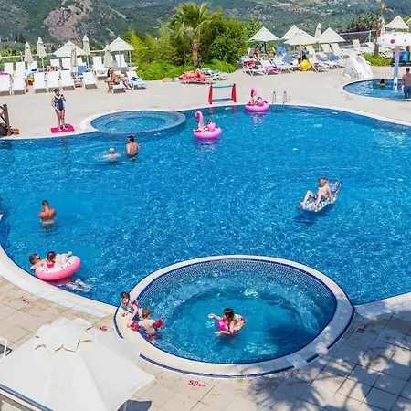 1-bedroom W/ Studio Kitchen In 5* Kusadası