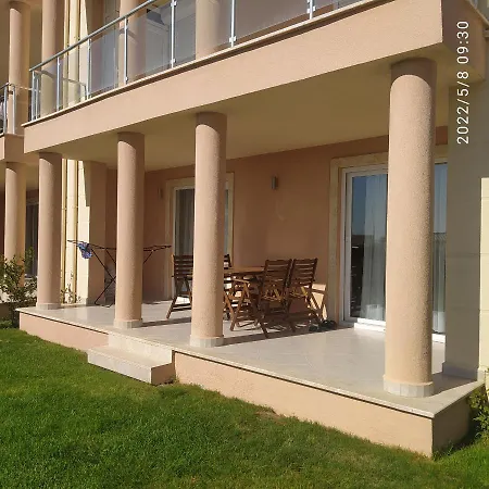 Lejlighed 1-bedroom W/ Studio Kitchen In 5* *