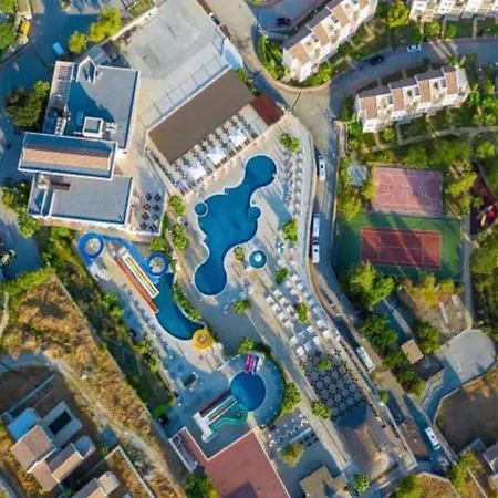 1-bedroom W/ Studio Kitchen In 5* Kuşadası